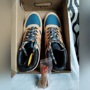 New Balance Green and Tan Men's Hiking Boots with Patterned Laces